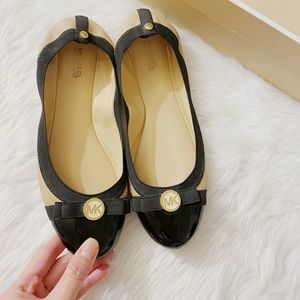 Micheal Kors  flat shoes beige color